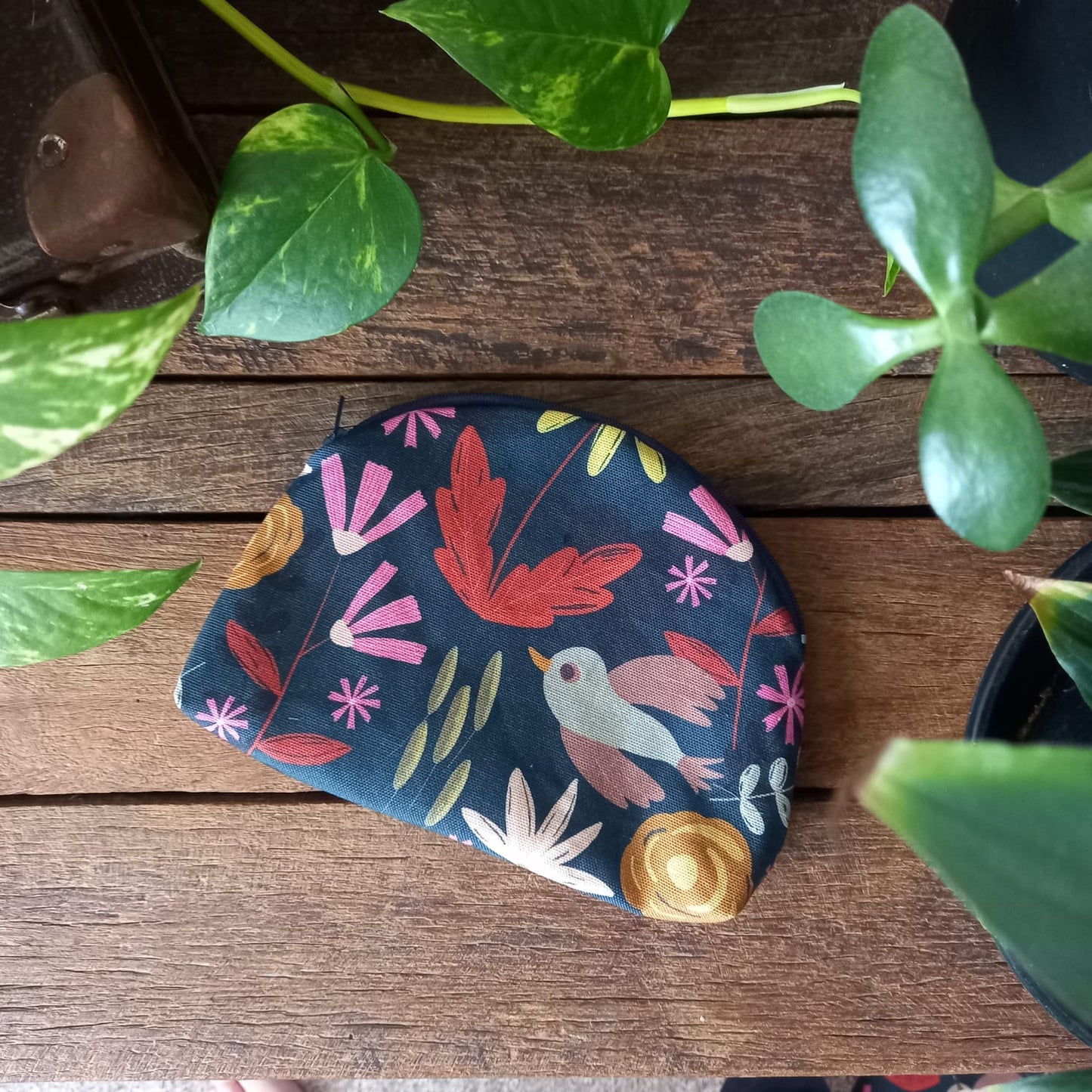 Curved clutch Bird