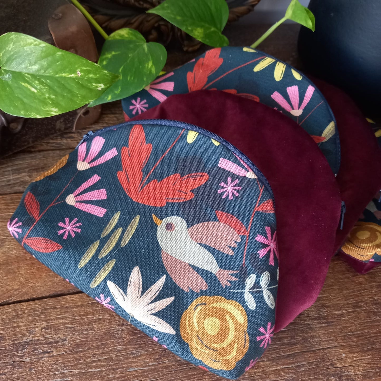 Curved clutch