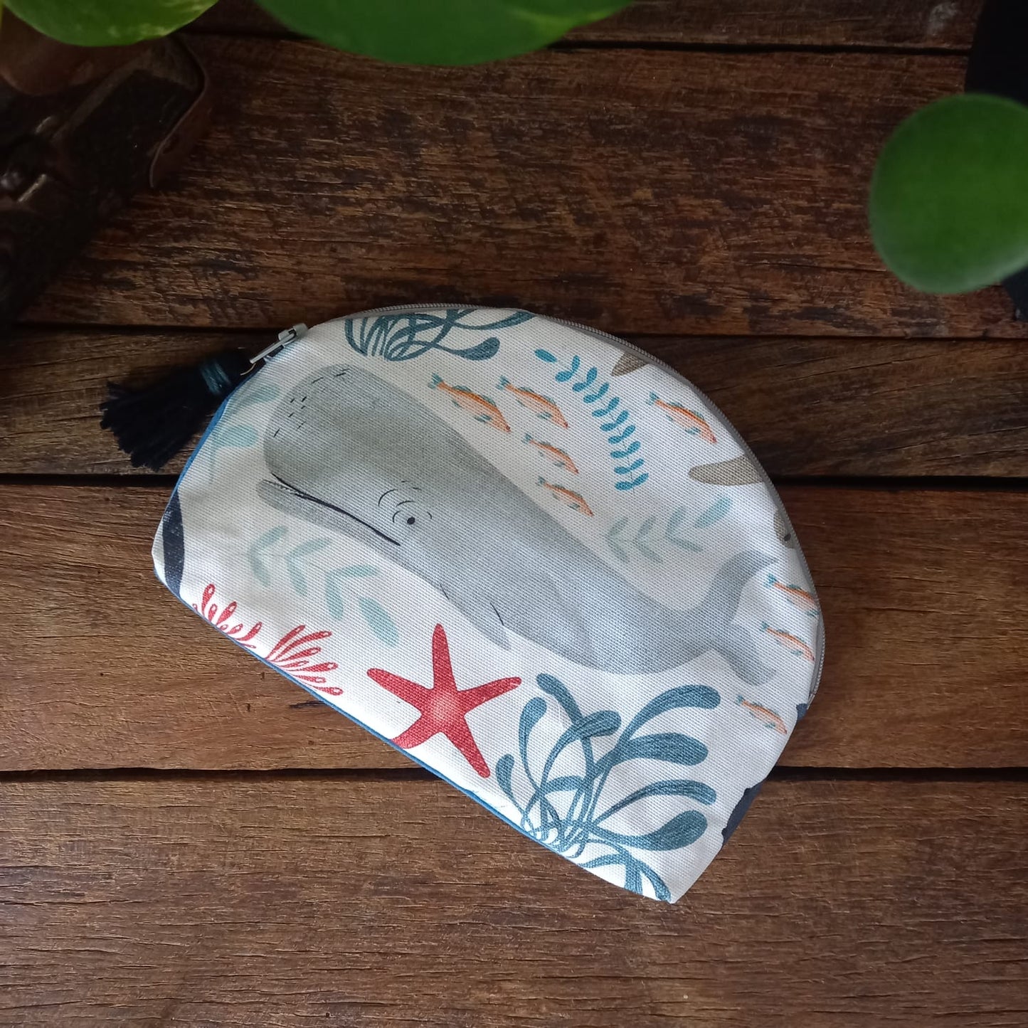 Curved clutch