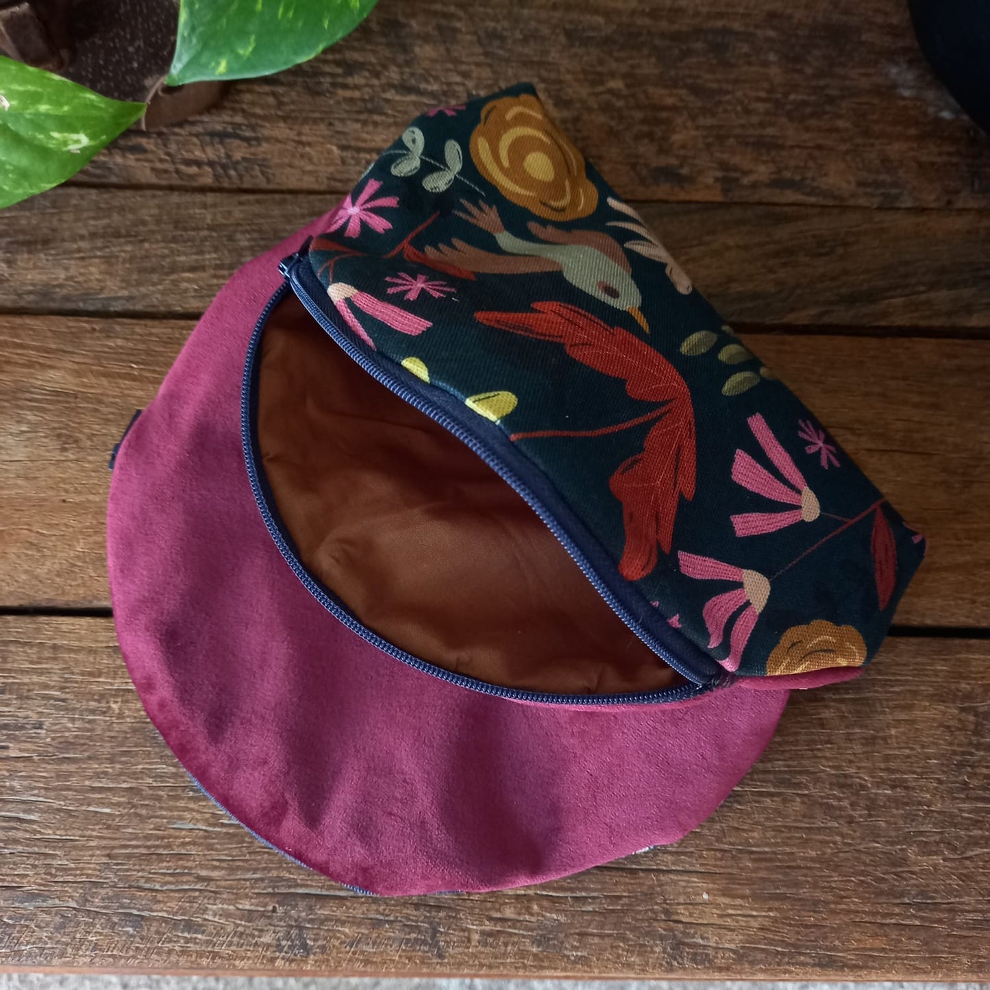Curved clutch Bird