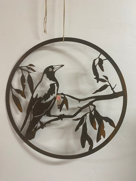 40cm Circle with Magpie