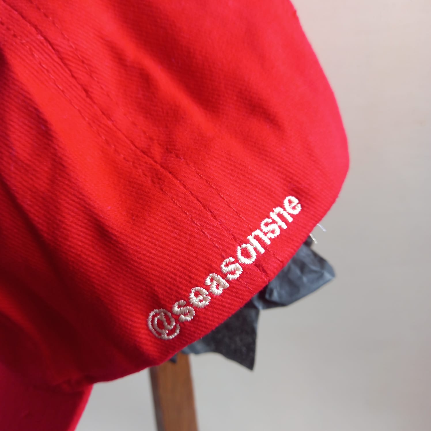 Seasons Cap red