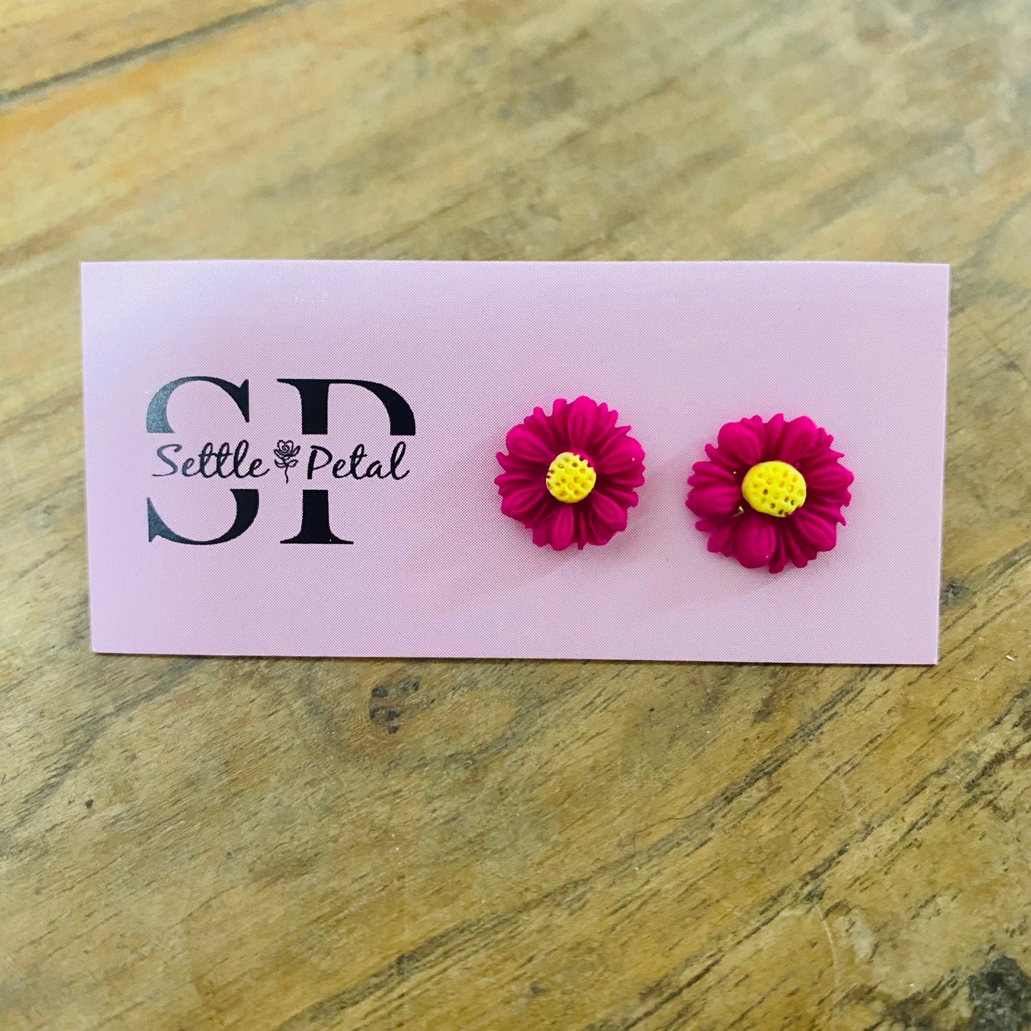 Flower stud earrings