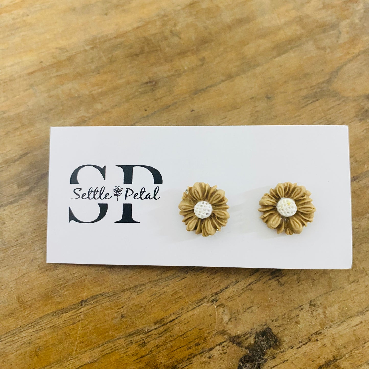 Flower Stud Earrings Beige