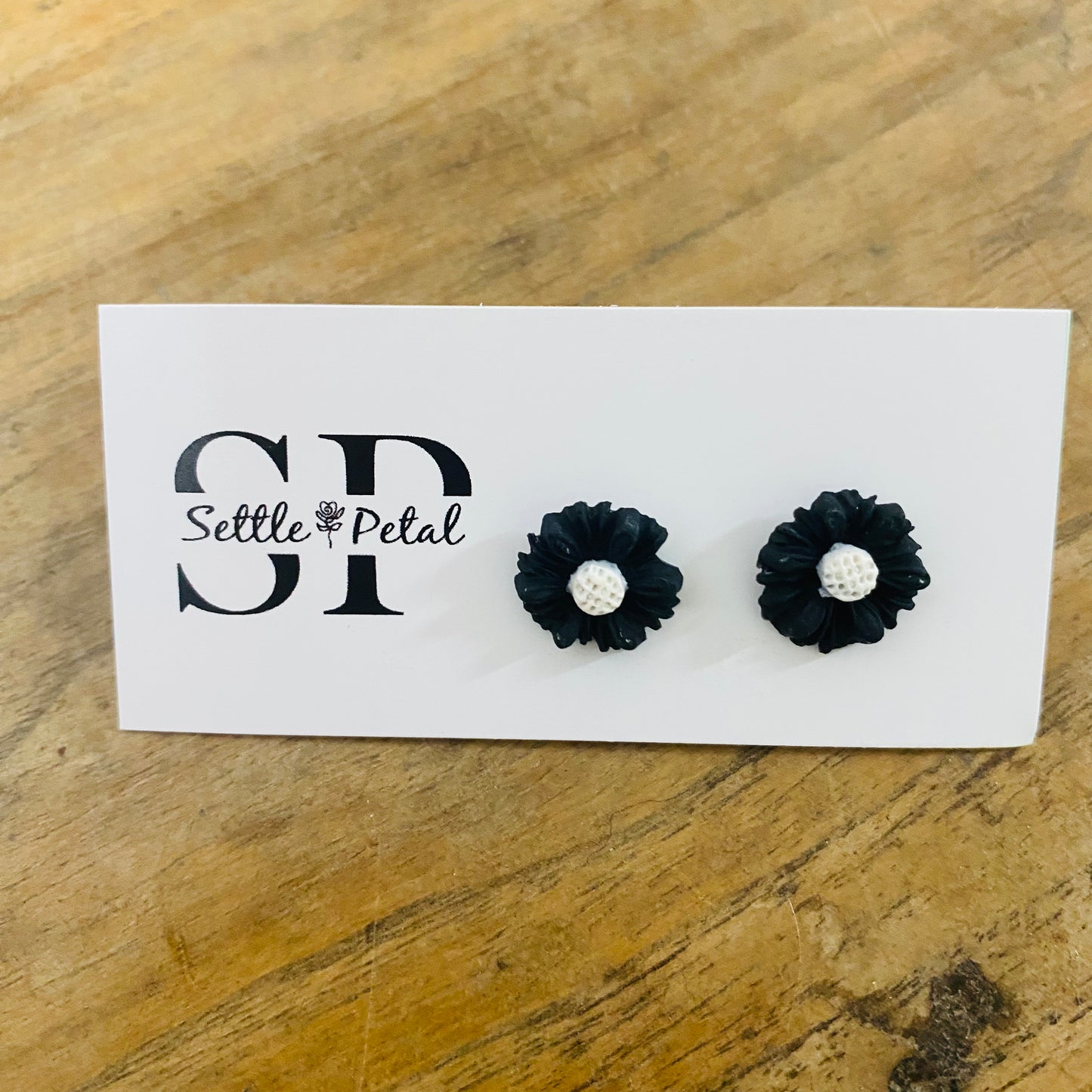 Flower Stud Earrings Black