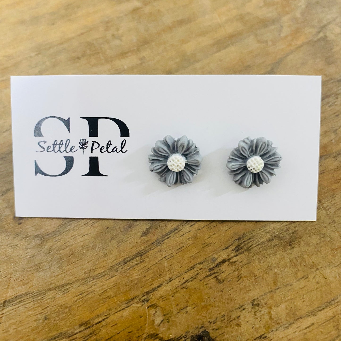 Flower Stud Earrings Grey