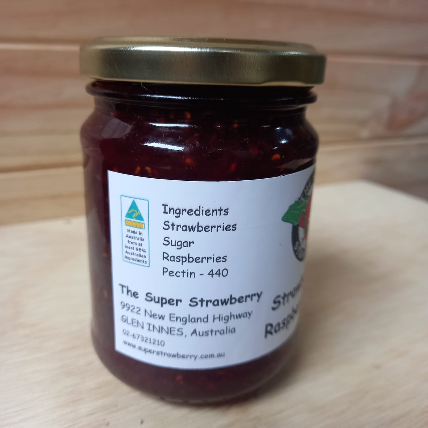 Strawberry and raspberry jam by the super strawberry
