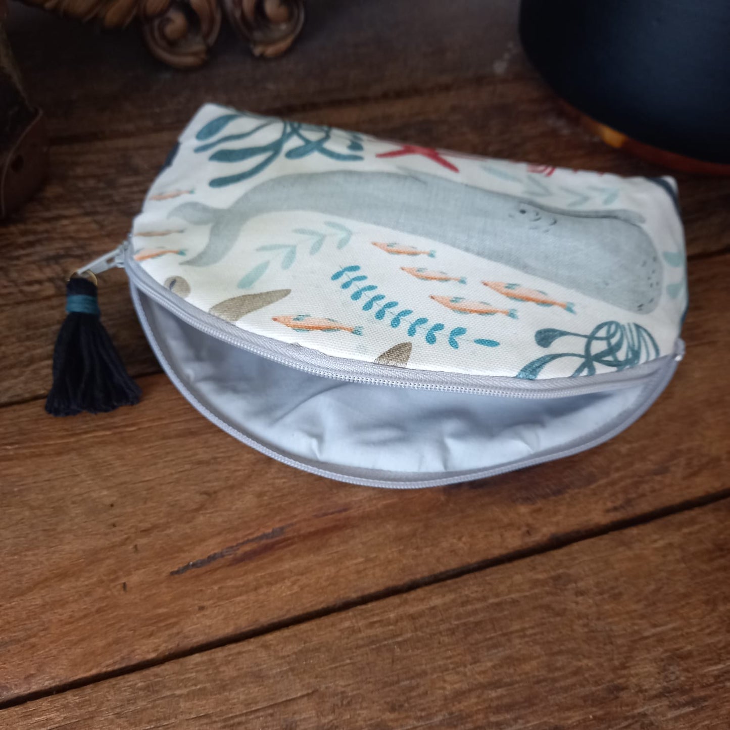 Curved clutch